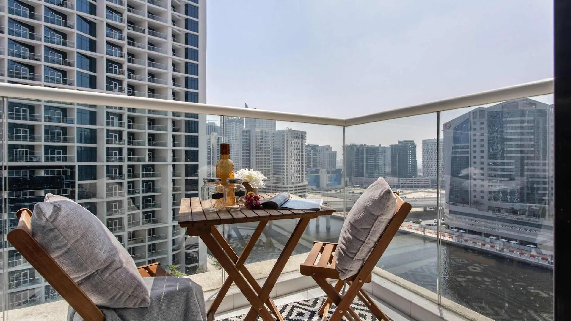 Apartment Frank Porter - Damac Prive A Dubai