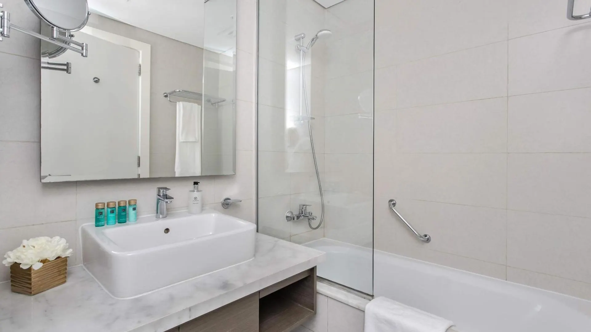 Frank Porter - Damac Prive A Dubai Apartment